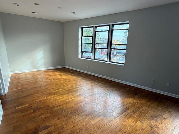2nd image of 6 Longfellow Ave APT 3D