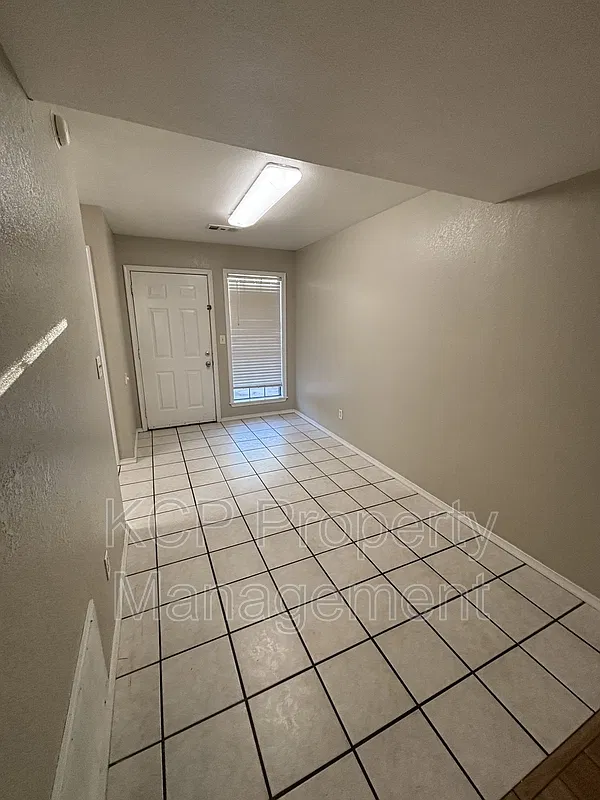 3 bed, 2.5 bath, $950 — Photo 4