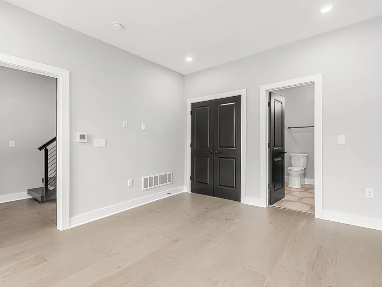 1247 Perry St — Photo 22