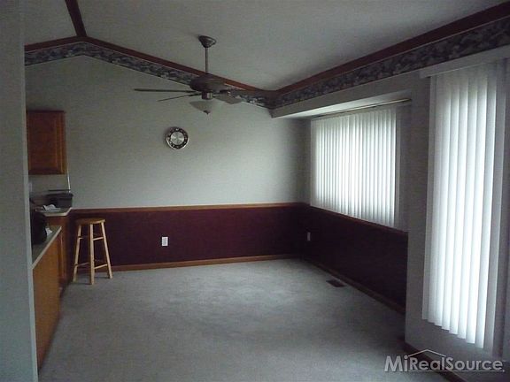 4th image of 16490 Dawn Dr