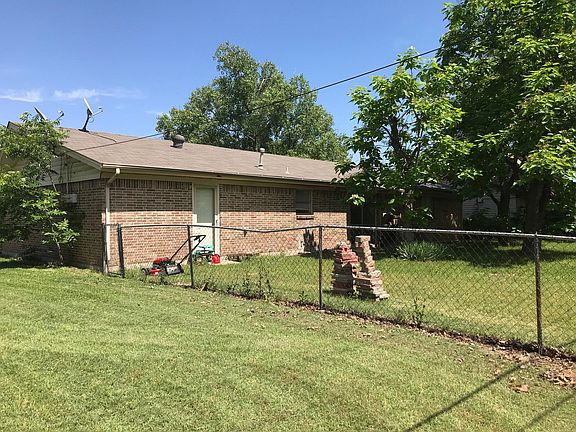 4th image of 228 SE Gardens Blvd