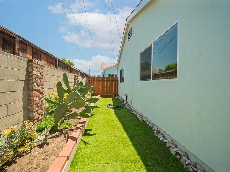 349 E Newman Ave #B — Photo 13