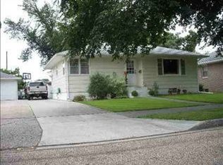 22 20th St NW, Minot, ND 58703