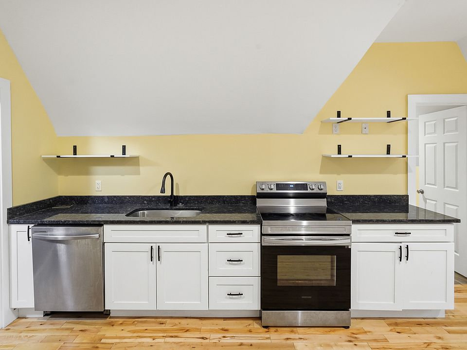 1st image of 62 Church St #3