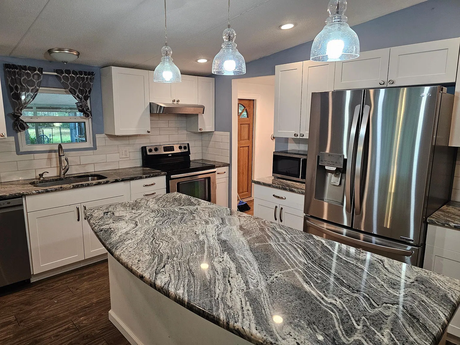 3 bed, 1404 sqft, $1,850 — Photo 4