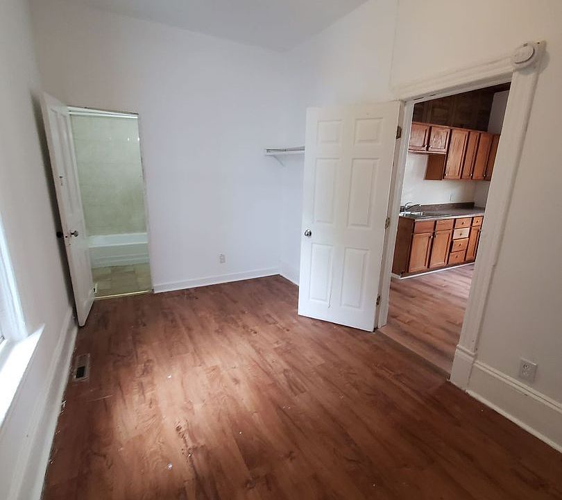 1st image of 1568 W Windlake Ave #2