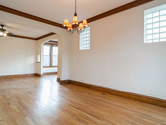3rd image of 3621 W Byron St #4B