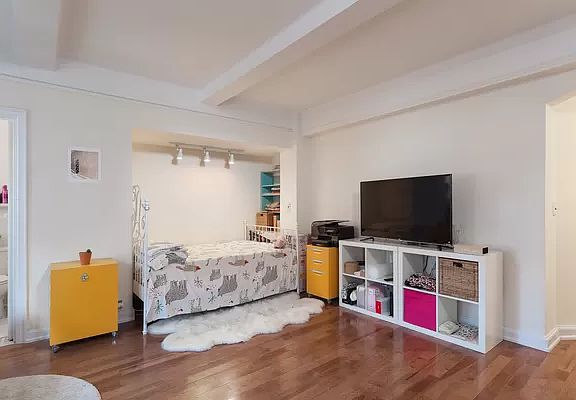 4th image of 211 E 35th St APT 6A