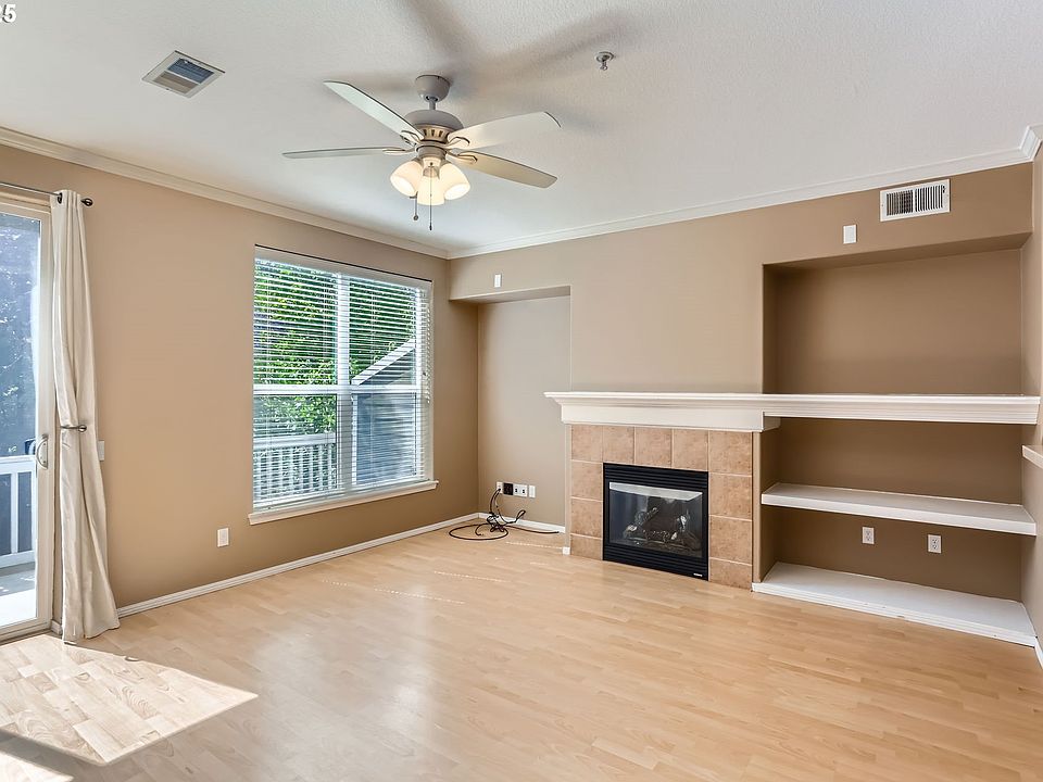 Living Room-Fireplace>