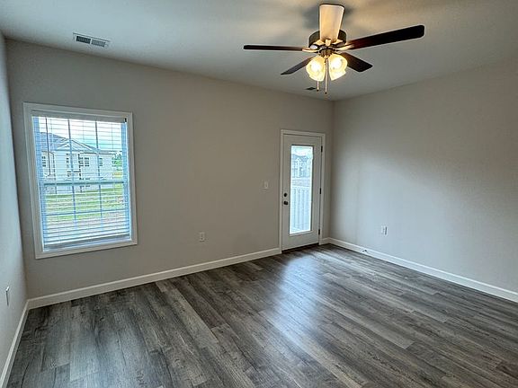 3rd image of 313 Hillview Dr #124