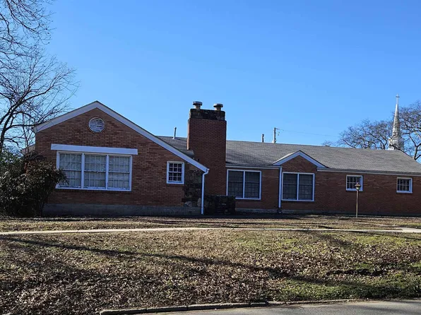 212 S Saint Joseph St, Morrilton, AR 72110