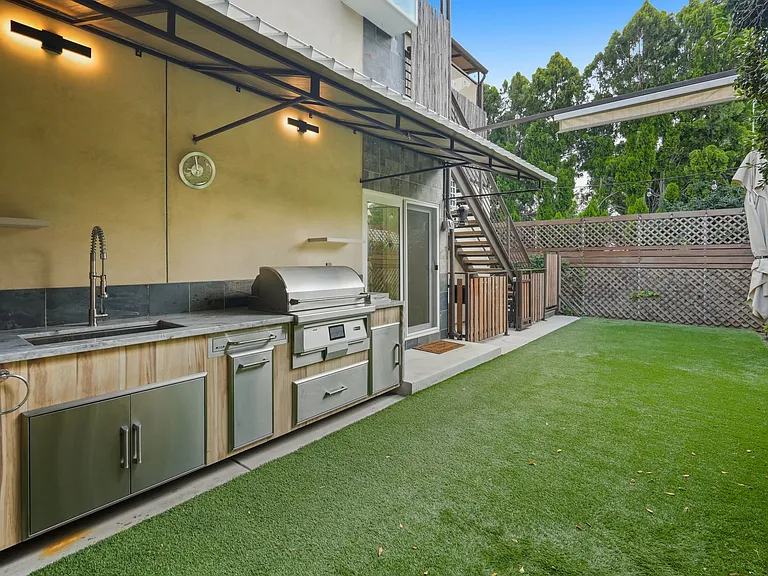 18748 Collins St — Photo 32