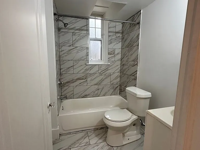 Manning Manor — Photo 30