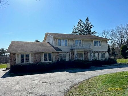 2nd image of 123 Graymoor Ln