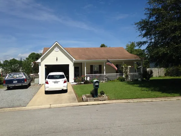 2405 Bradford St, Morehead City, NC 28557