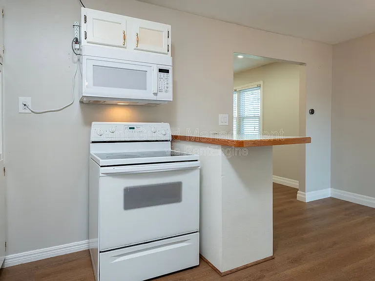 547 N Custer St — Photo 23