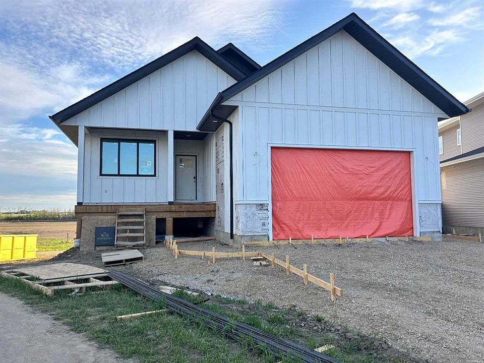 1st image of 37 W Maclean Close