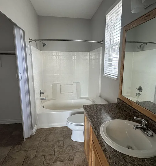 1065 W Haworth Dr — Photo 6