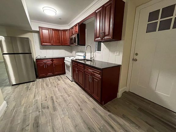 5th image of 449 Deisius St #1