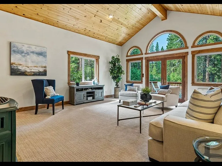 10915 Royal Crest Dr — Photo 10