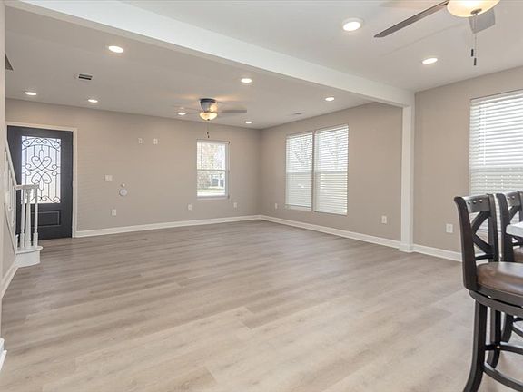 4th image of 303 Pine St