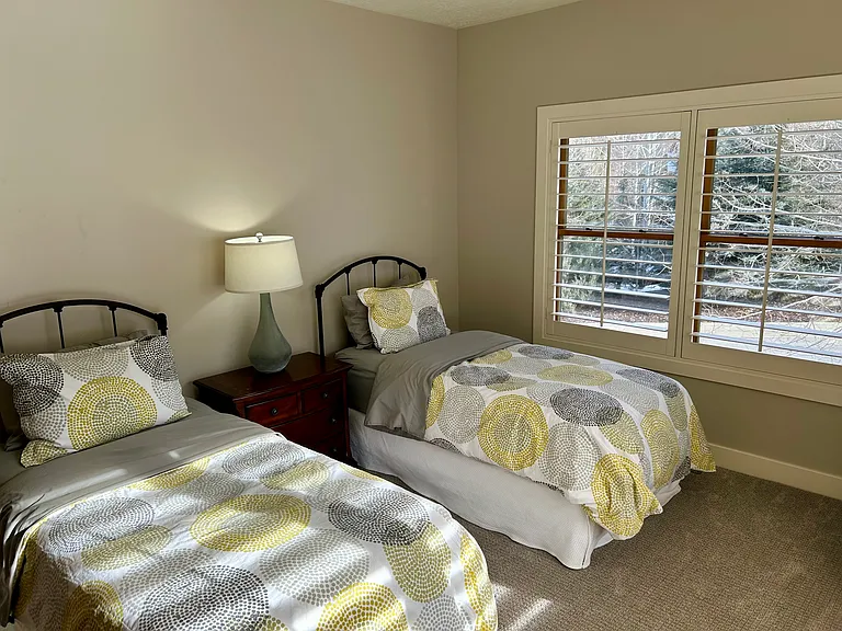 Third bedroom, 2 twin beds.