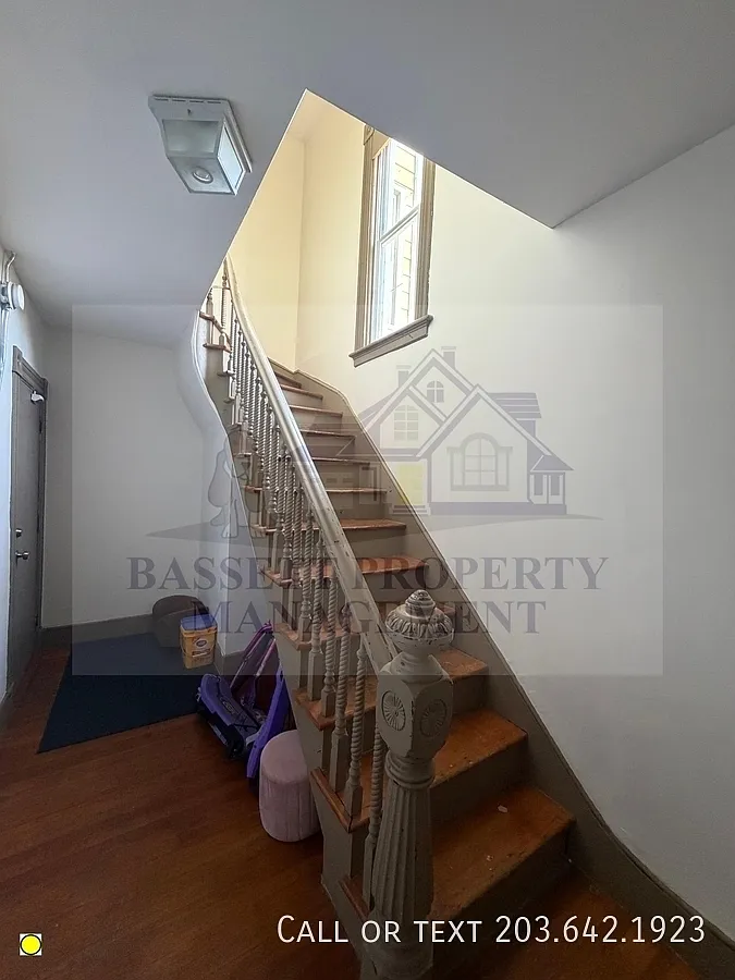 3 bed, 1.0 bath, 1325 sqft, $1,649 — Photo 3