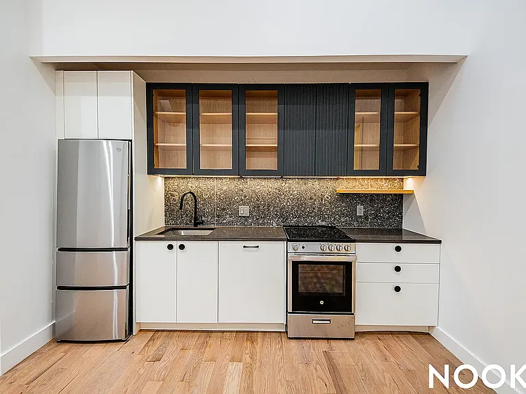 228 N 7th St #110 — Photo 2