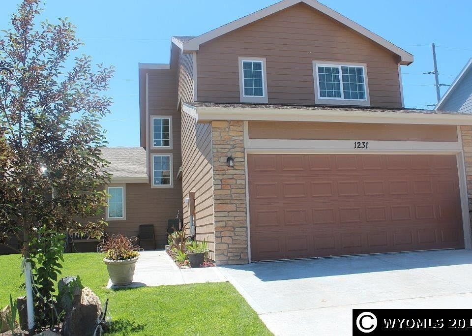 1st image of 1231 Meadow Ln