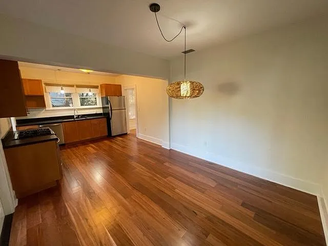 2741 Burlington Ave N — Photo 12