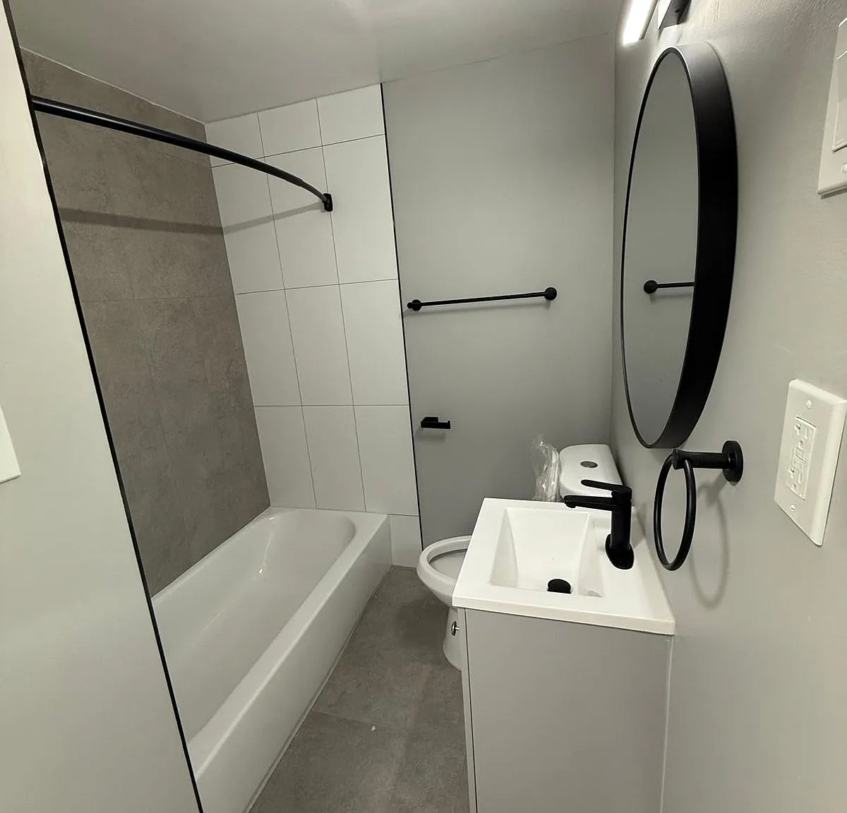 Hilltop Court Apartments — Photo 3