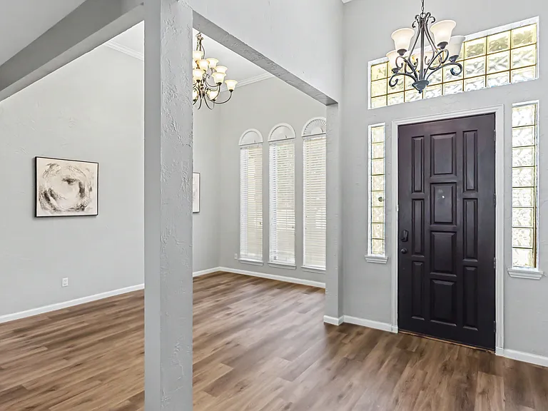 2451 Valley View Dr — Photo 16