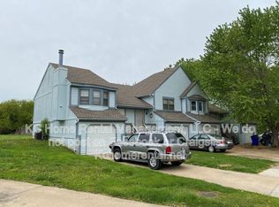 1259 N Petzold Dr APT B, Olathe, KS 66061