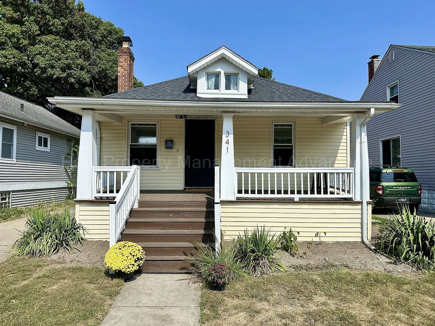 Fully Updated 2BR / 1.5BA Steps from Downtown Ferndale! — Photo 1