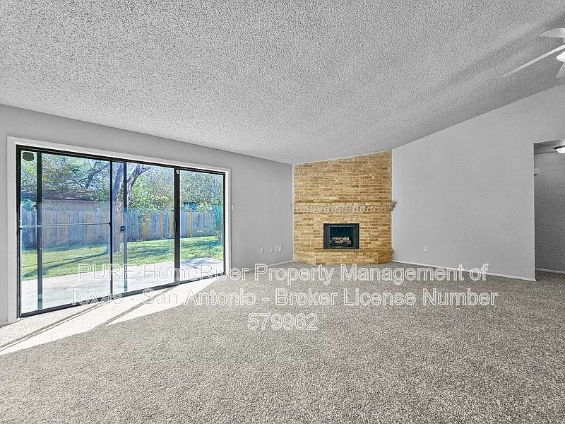3 bed, 2.0 bath, 1373 sqft, $1,695 — Photo 3