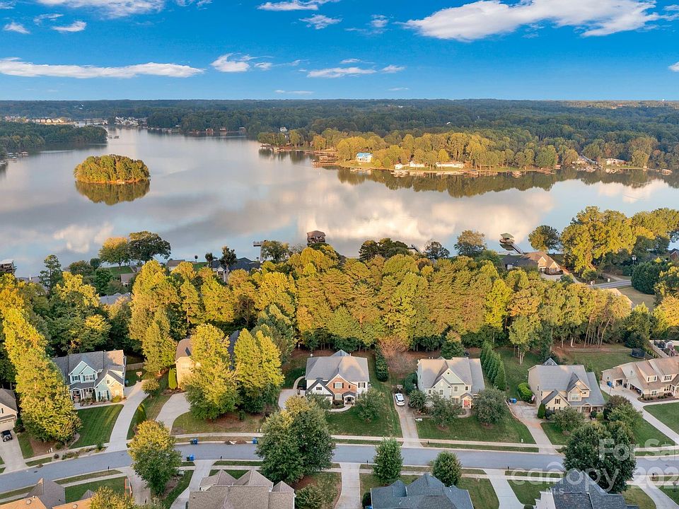 1st image of 115 Lakeshore Hills Dr