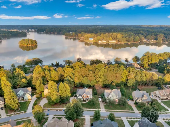 115 Lakeshore Hills Dr, Mooresville, NC 28117