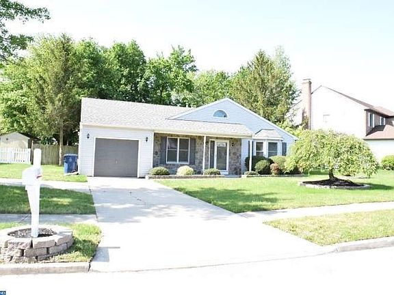 2nd image of 1202 Briarwood Dr