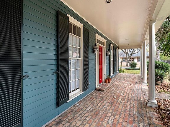 4th image of 220 Garden Rd