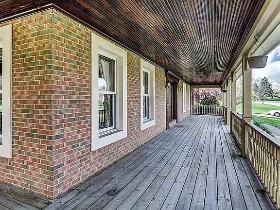 4th image of 400 Lincoln Cir