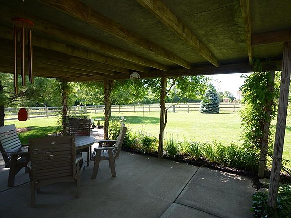 3rd image of 6977 Oak Manor Dr