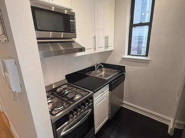 171 E 83rd St #5B — Photo 2