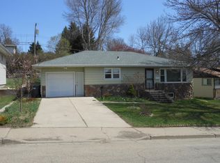 404 10th Ave NW, Mandan, ND 58554