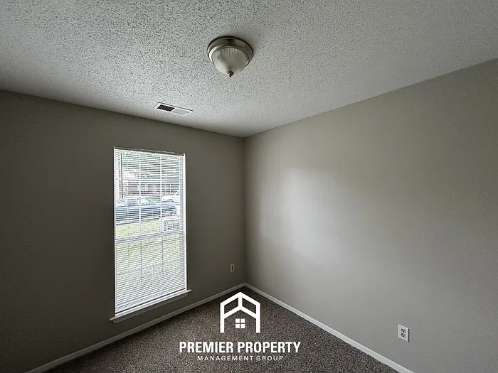 2563 Waverly Dr — Photo 14