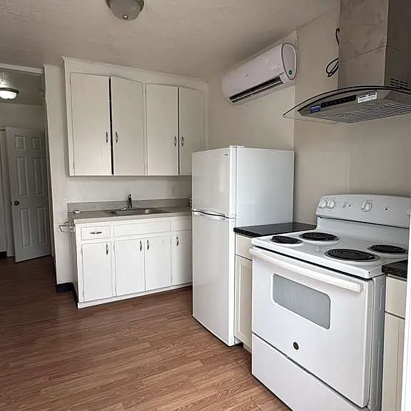 425 Avenue L NE — Photo 8