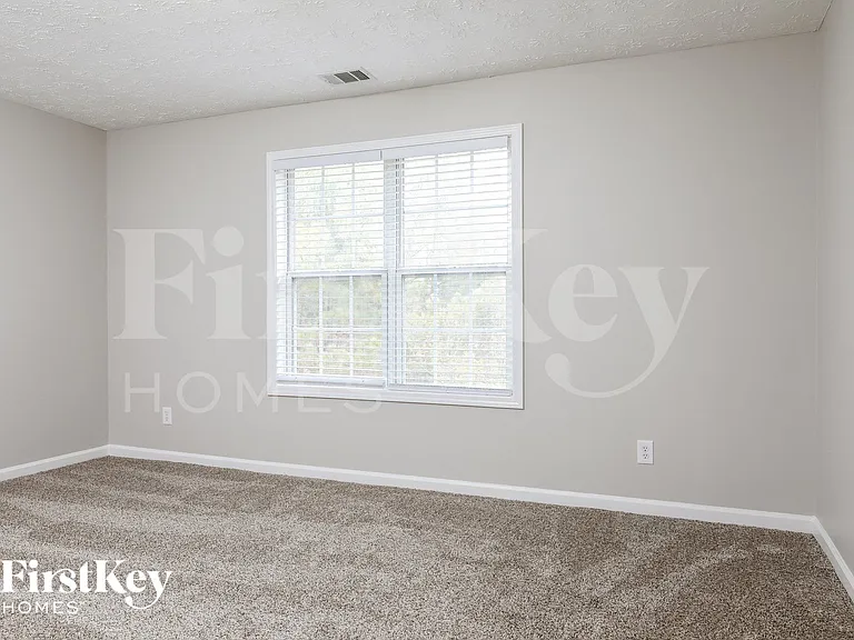 1213 Lakeview Cove Dr — Photo 9