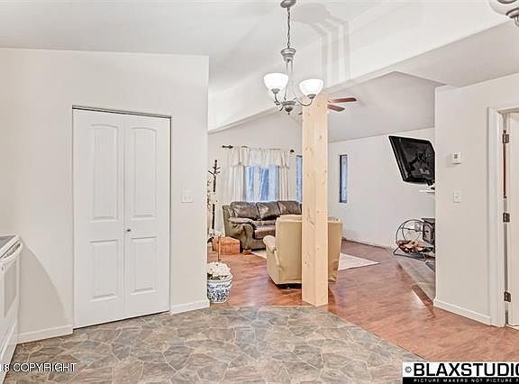 5th image of 1068 Ichabod St