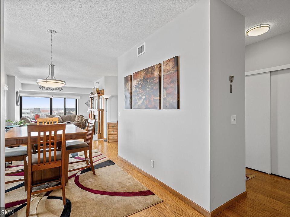 1st image of 26 10th St W Unit 2002