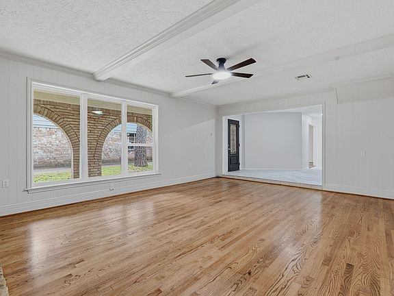 5th image of 8122 Oak Moss Dr