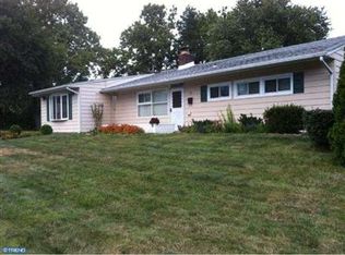 38 Vineyard Rd, Levittown, PA 19057